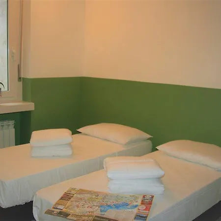 Hotello אכסניה