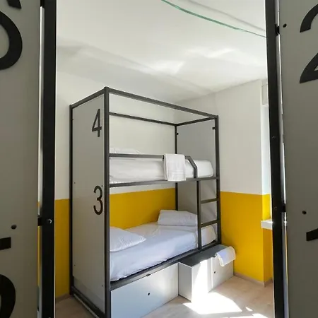 אכסניה Hotello