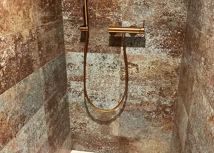 Hotello * ترييستي